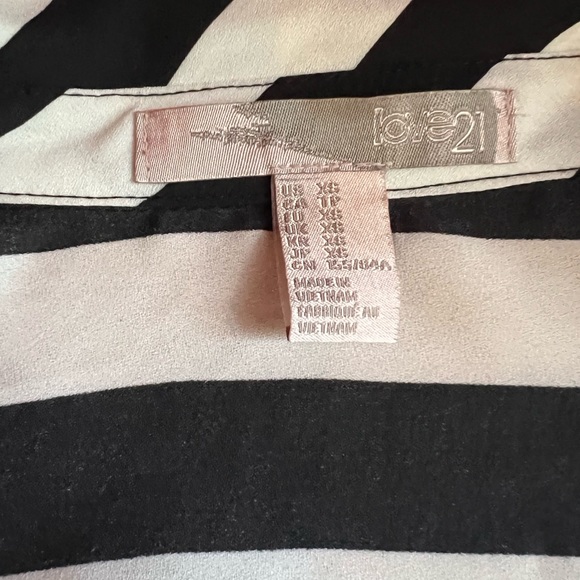 Love 21 black and white striped surplus blouse sz XS NWOT - Picture 7 of 8